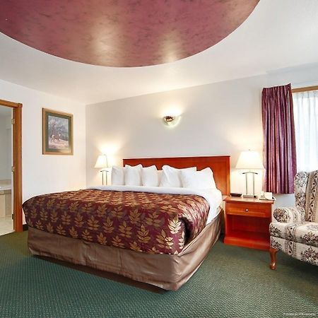 White Wolf Inn Хинтон Экстерьер фото