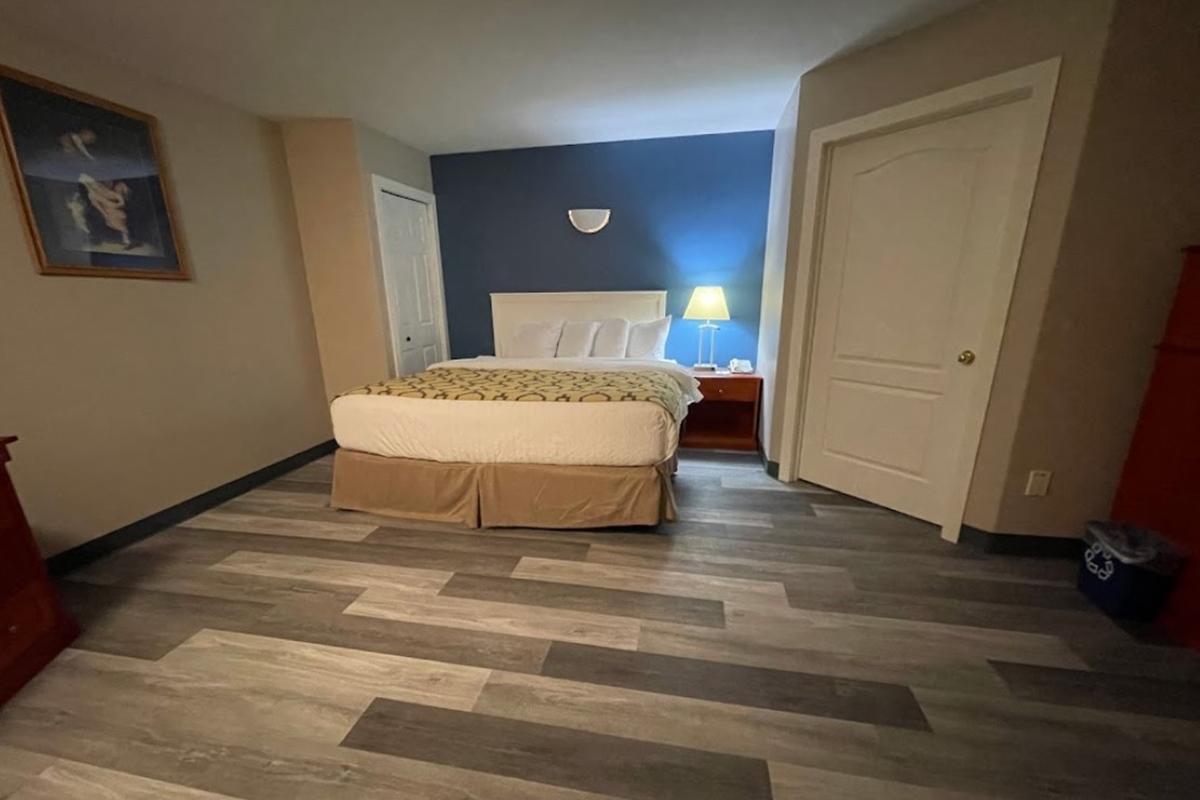White Wolf Inn Хинтон Экстерьер фото