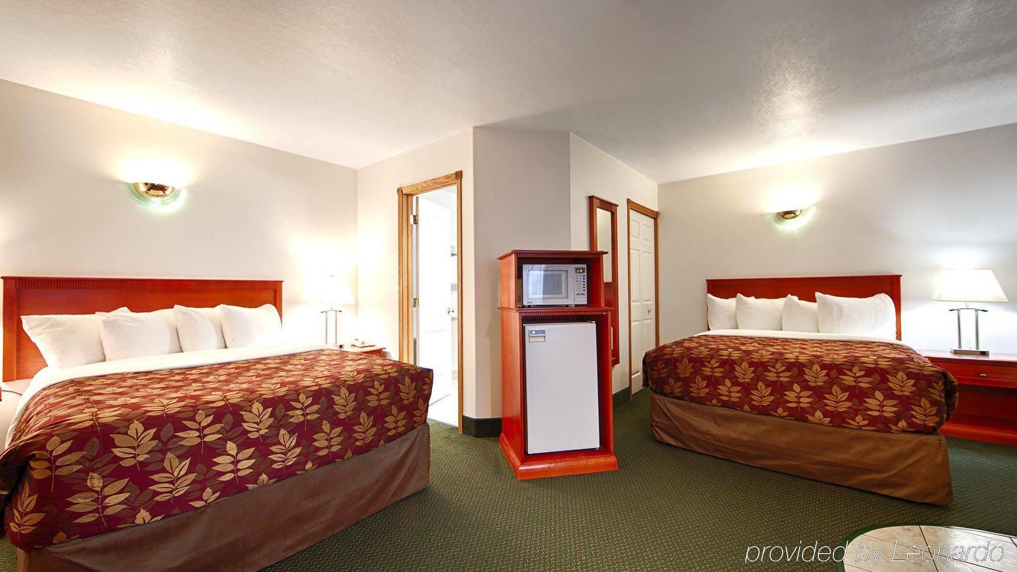 White Wolf Inn Хинтон Экстерьер фото