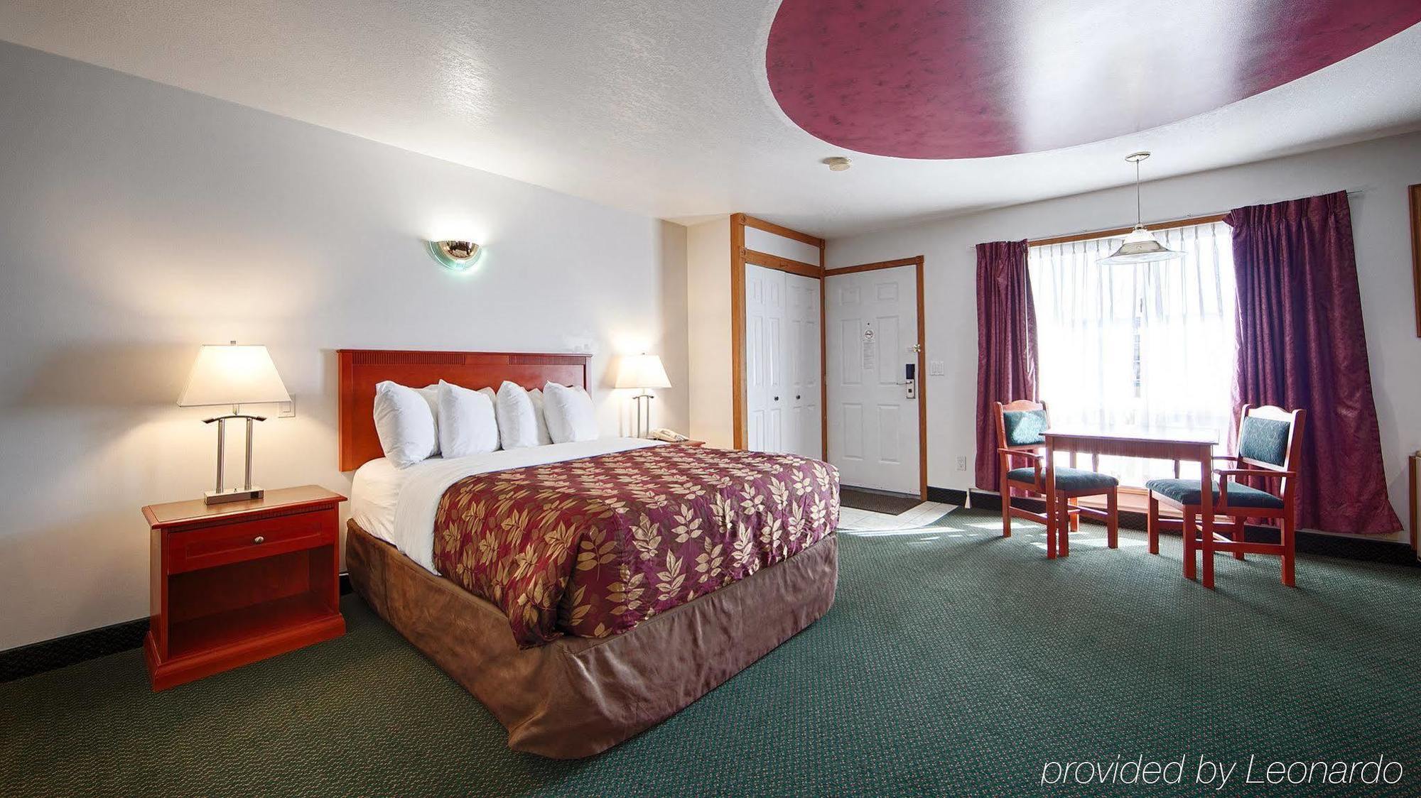 White Wolf Inn Хинтон Экстерьер фото